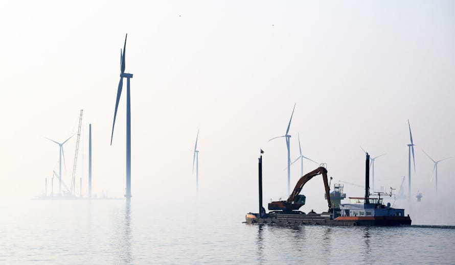 Construction,Of,New,Wind,Turbines,At,The,Ijsselmeer,,Breezanddijk,,Holland