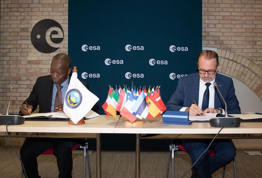 Louis Bakienon and Josef Aschbacher agree to create an EGNOS-like system for Africa Image courtesy of ESA